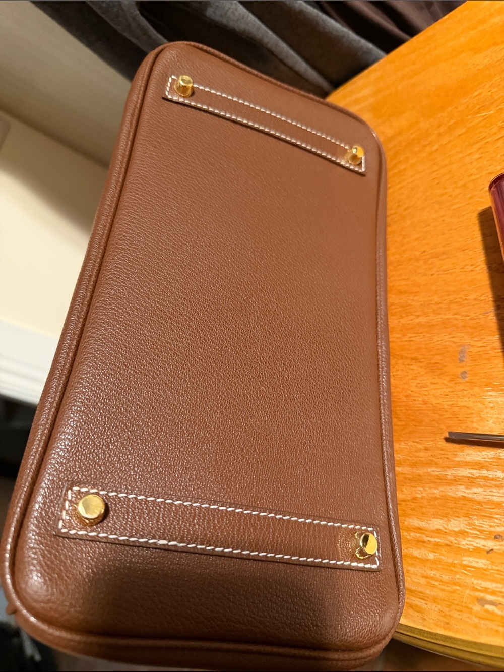 Barenia leather with contrast white stitching - Picture 9 of 17